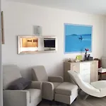 Apartment By The Sea *