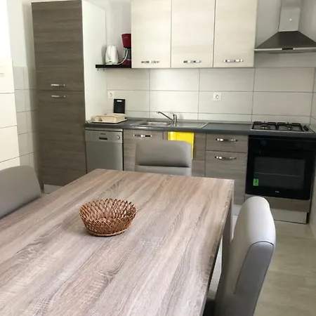 By The Sea * Пула