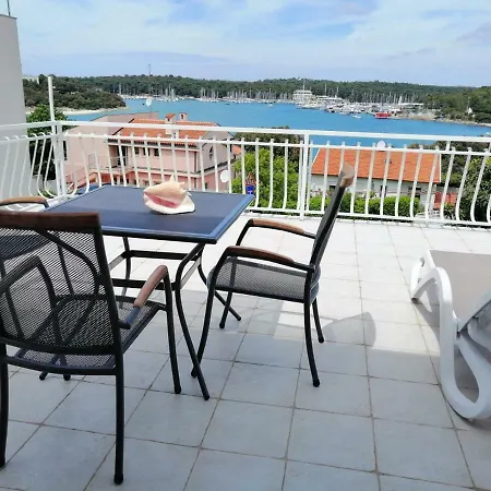By The Sea Apartment *