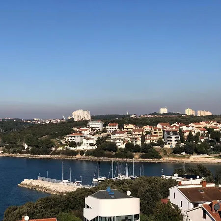 Апартаменти By The Sea Пула