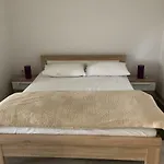 海旁公寓酒店 *