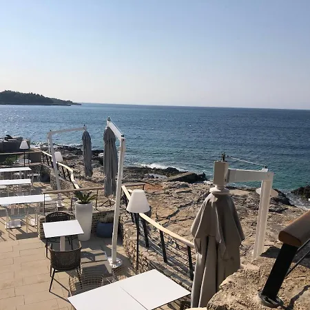 Apartment By The Sea