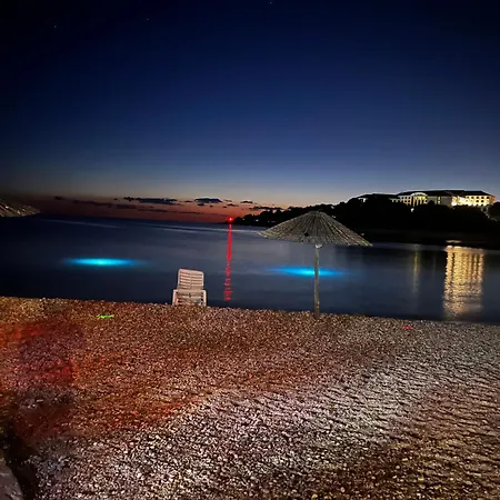 Apartment By The Sea *