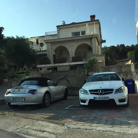 By The Sea Apartman
