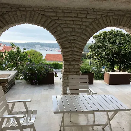 Apartment By The Sea *