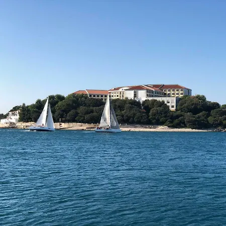 By The Sea Apartment *